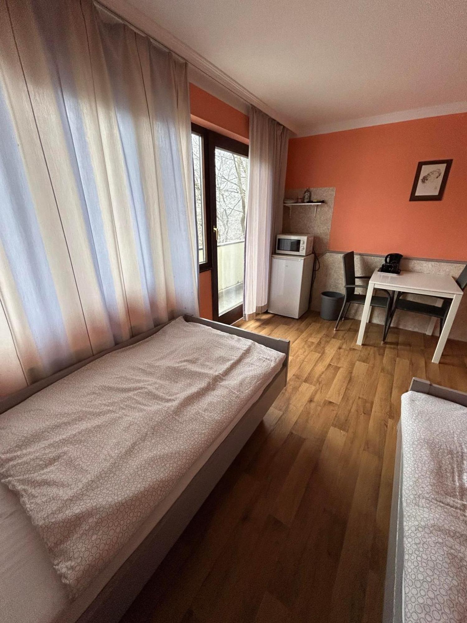 Hostel Low Budget Aubing Apartmenthostel Aub 162 *