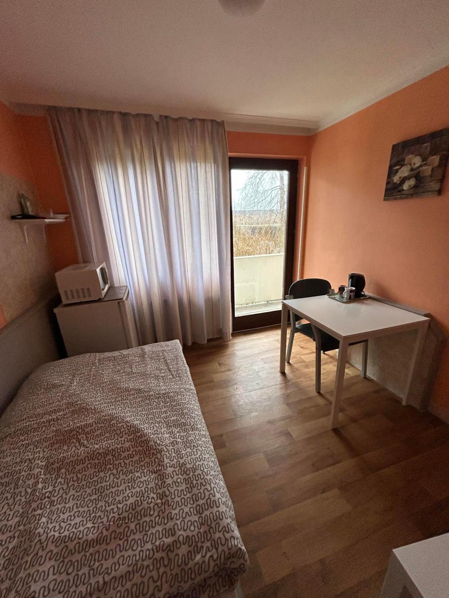 Low Budget Aubing Apartmenthostel Aub 162 München