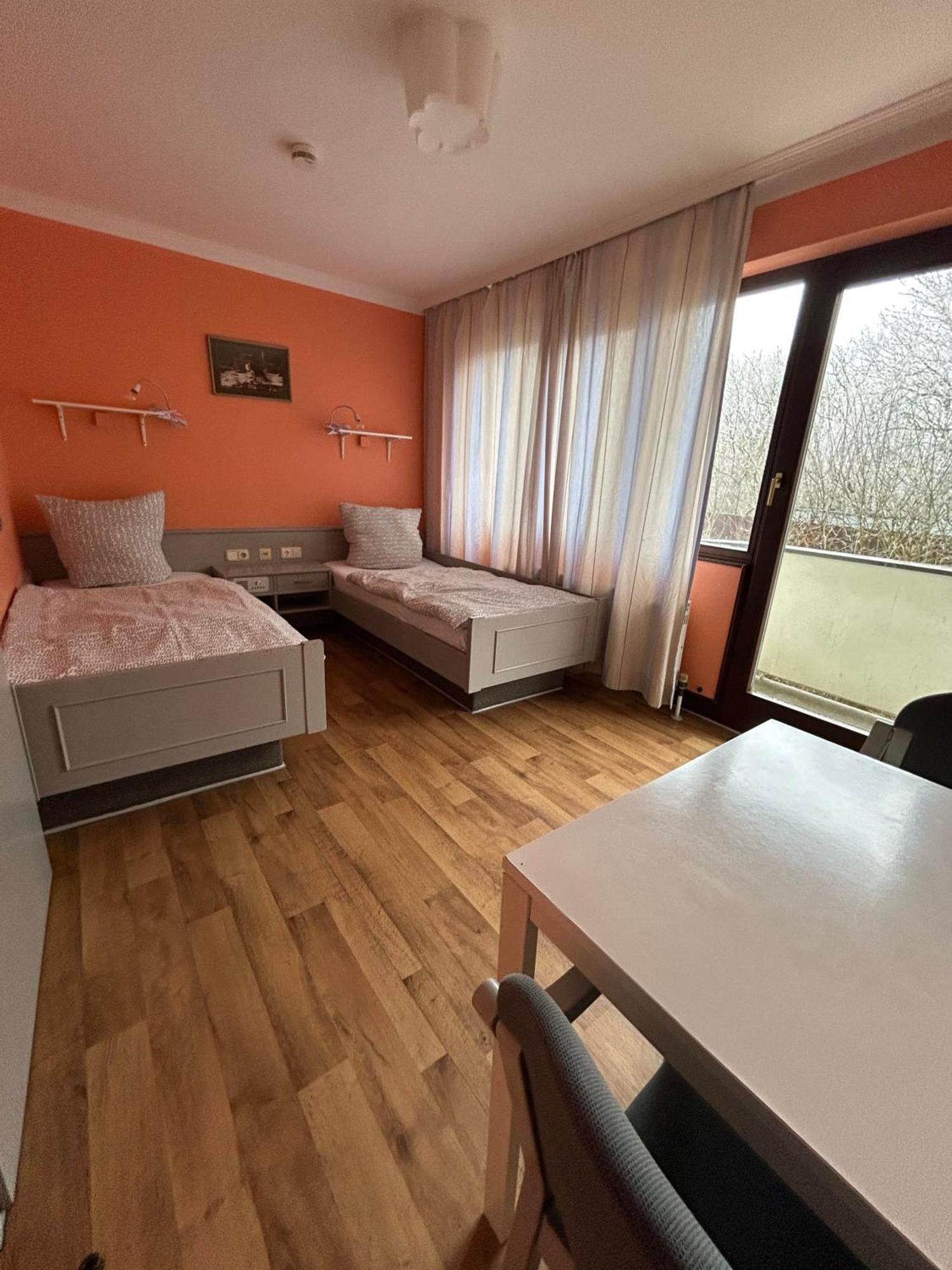 Hostel Low Budget Aubing Apartmenthostel Aub 162 *