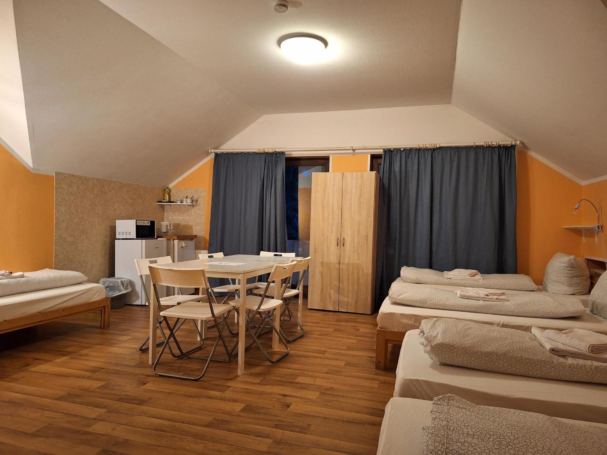 Low Budget Aubing Apartmenthostel Aub 162 Hostel *