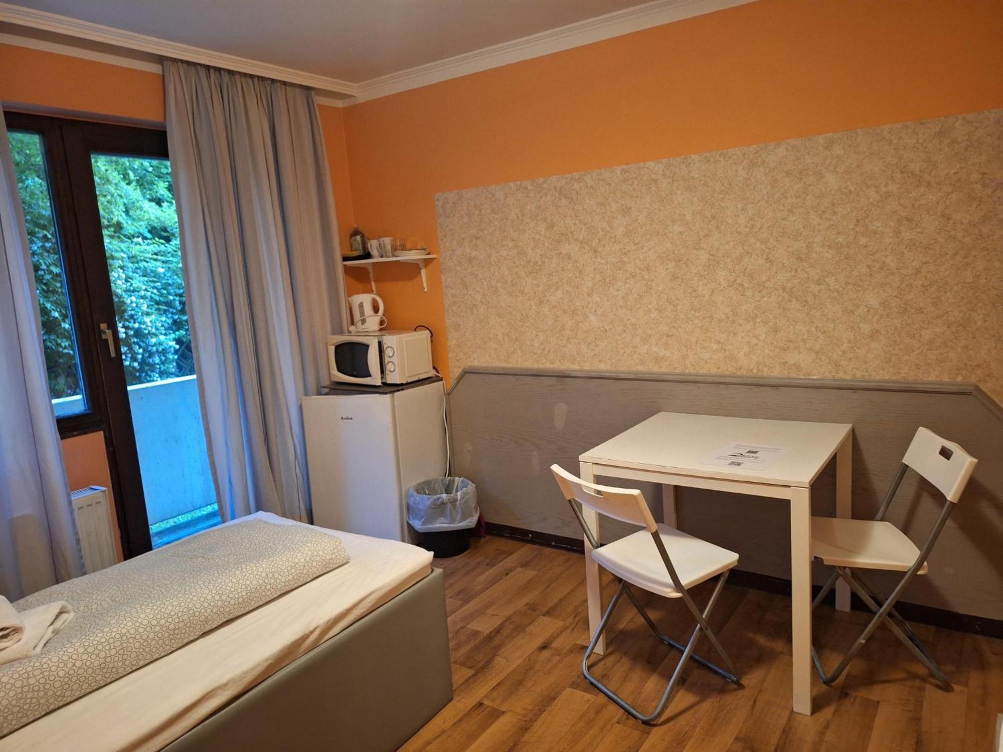 Low Budget Aubing Apartmenthostel Aub 162 Hostel *